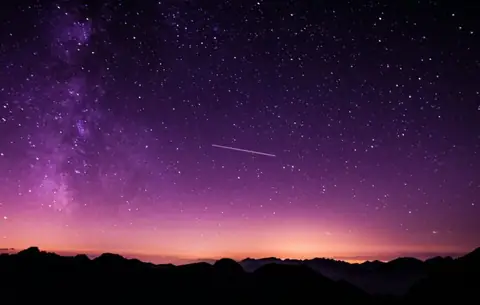 What Color are Comets & What Makes Green Comets Mysterious?