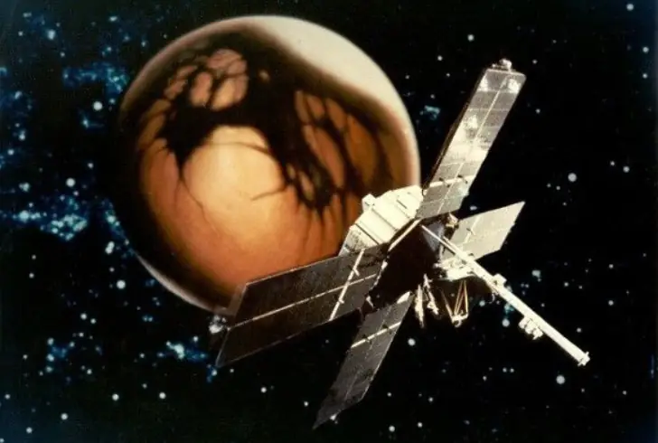 Mariner 4 Unveils the Barren Mars