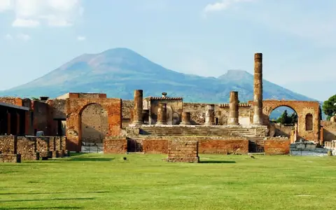 Here’s What Pompeii Teaches Us About Life, Death, and the Fragility of Time